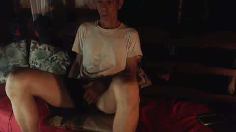 Snapshot of laye19 chatting on 8, 11, 2025 Laye19 online show from 8, 11, 2025