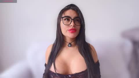 Snapshot of layla_nicols chatting on 6, 5, 2026 Layla online show from 6, 5, 2026