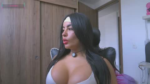 Snapshot of layla_nicols chatting on 6, 6, 2026 Layla online show from 6, 6, 2026