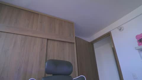 Snapshot of layla_nicols chatting on 7, 6, 2026 Layla online show from 7, 6, 2026
