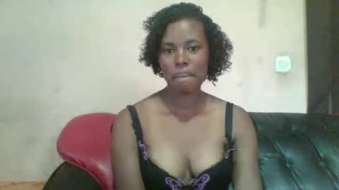 Snapshot of laylah517 chatting on 5, 11, 2025 laylah517 online show from 5, 11, 2025