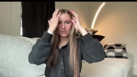 laylahlaylah1 online show from 17, 4, 2026