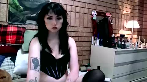 Layla Kills online show from 21, 12, 2025