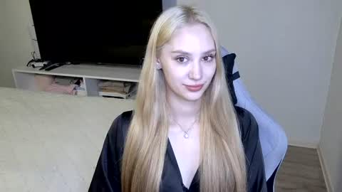 LaylaPretty001 online show from 13, 7, 2026
