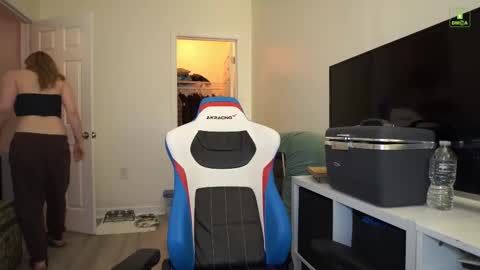 Layla Universe online show from 29, 11, 2025