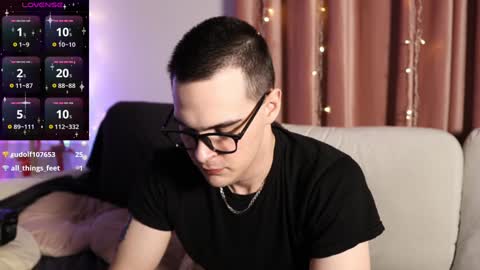 Snapshot of laynevibe chatting on 15, 1, 2025 ntmu online show from 15, 1, 2025