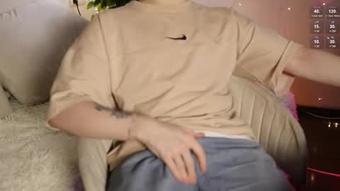 Snapshot of laynevibe chatting on 8, 3, 2025 ntmu online show from 8, 3, 2025