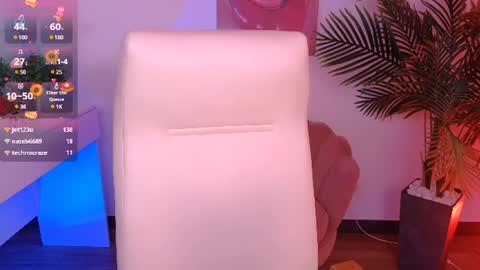 layriantavee online show from 5, 2, 2025