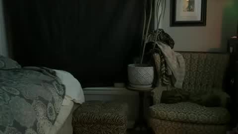 Snapshot of lc3333333 chatting on 5, 10, 2025 Milfandgentleman online show from 5, 10, 2025