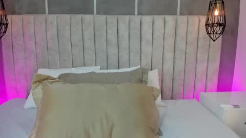    online show from 24, 10, 2025