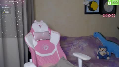 Snapshot of leah__gotty chatting on 2, 2, 2025 Leah  Gotty online show from 2, 2, 2025