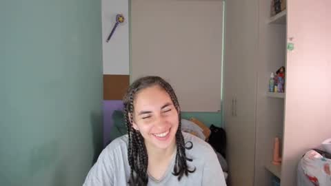 Snapshot of leah_sm chatting on 23, 1, 2025 Laura online show from 23, 1, 2025