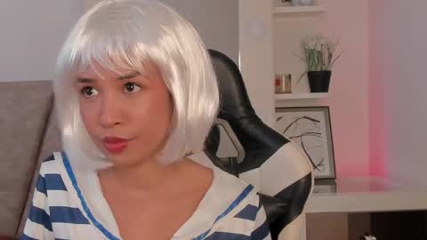 Snapshot of leahaltomm chatting on 17, 10, 2025 leahaltomm online show from 17, 10, 2025