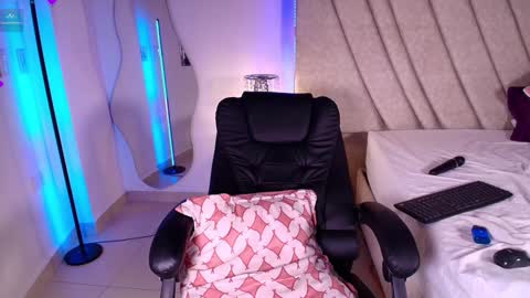 Snapshot of leahprada_ chatting on 2, 1, 2025 Instagram Leahprada online show from 2, 1, 2025