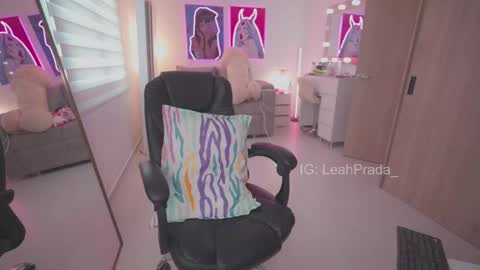 Instagram Leahprada  online show from 7, 3, 2026