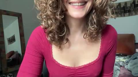 Leah Sparkles online show from 23, 10, 2025