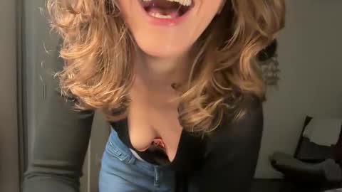 Leah Sparkles online show from 19, 3, 2026