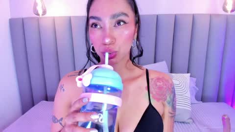 Snapshot of leamonroe__ chatting on 22, 5, 2026 Hey Im Lea online show from 22, 5, 2026