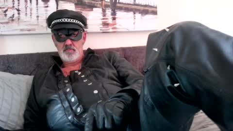Snapshot of leathertease chatting on 28, 7, 2026 master or sir online show from 28, 7, 2026