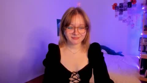 Snapshot of leazy_peasy chatting on 19, 11, 2025 Ellie online show from 19, 11, 2025