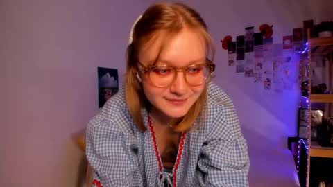 Snapshot of leazy_peasy chatting on 27, 11, 2025 Ellie online show from 27, 11, 2025