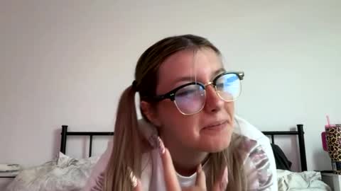 Snapshot of leeannerose chatting on 24, 5, 2026 leeannerose online show from 24, 5, 2026