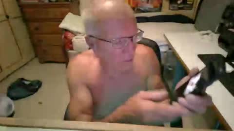 Snapshot of leezimmerman200 chatting on 4, 5, 2026 leezimmerman200 online show from 4, 5, 2026