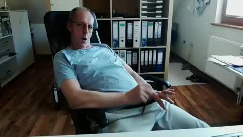 Snapshot of lefti27 chatting on 22, 4, 2026 Dave online show from 22, 4, 2026
