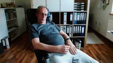 Snapshot of lefti27 chatting on 20, 5, 2026 Dave online show from 20, 5, 2026