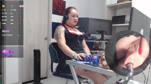 Snapshot of leidycrstnch21 chatting on 14, 11, 2025 LeidyDi223 online show from 14, 11, 2025