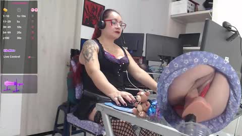 Snapshot of leidycrstnch21 chatting on 28, 11, 2025 LeidyDi223 online show from 28, 11, 2025