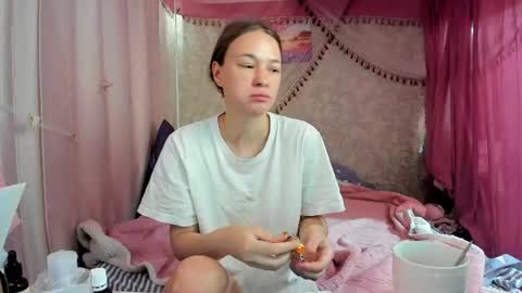 Snapshot of leila_bambi_ chatting on 8, 7, 2026 leila_bambi_ online show from 8, 7, 2026