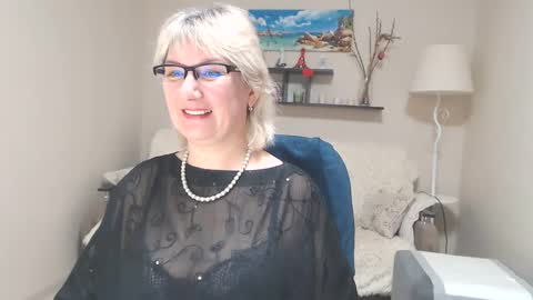 Leila Kinky online show from 26, 2, 2025