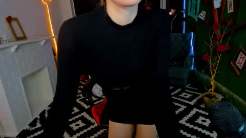 Snapshot of leilarai chatting on 4, 3, 2025 Leila Rai online show from 4, 3, 2025