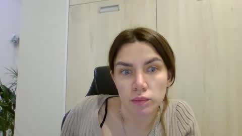 lena6122000 online show from 25, 11, 2025