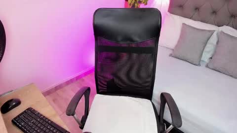 Snapshot of lena_clark chatting on 29, 9, 2025 L E N A online show from 29, 9, 2025