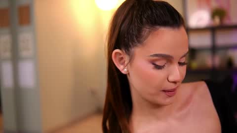 Lena Laurent online show from 31, 3, 2026