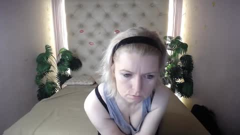 Snapshot of lena_paulles chatting on 18, 12, 2024 Lena online show from 18, 12, 2024