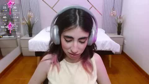 Snapshot of lena_roses chatting on 10, 11, 2025 Lena online show from 10, 11, 2025