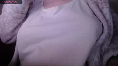 Snapshot of lenagolden chatting on 23, 4, 2026 lenagolden online show from 23, 4, 2026