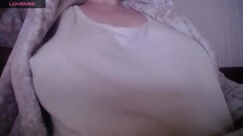 Snapshot of lenagolden chatting on 24, 4, 2026 lenagolden online show from 24, 4, 2026