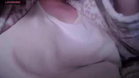 Snapshot of lenagolden chatting on 25, 4, 2026 lenagolden online show from 25, 4, 2026
