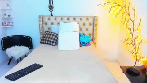 Lena  online show from 5, 10, 2025