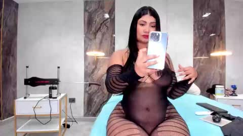 Snapshot of lenathompson chatting on 1, 3, 2025 Lenathompson online show from 1, 3, 2025