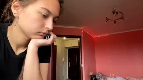 Snapshot of lenniepennachio chatting on 15, 4, 2026 Hellomy name is Natalyits my first day here nice to meet you Give me 50 thumbs ups online show from 15, 4, 2026