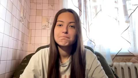 Snapshot of lenniepennachio chatting on 22, 4, 2026 Hellomy name is Natalyits my first day here nice to meet you Give me 50 thumbs ups online show from 22, 4, 2026