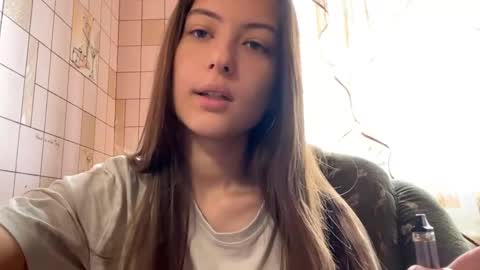 Snapshot of lenniepennachio chatting on 23, 4, 2026 Hellomy name is Natalyits my first day here nice to meet you Give me 50 thumbs ups online show from 23, 4, 2026