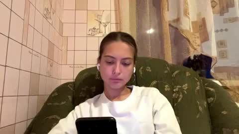 Snapshot of lenniepennachio chatting on 19, 5, 2026 Hellomy name is Natalyits my first day here nice to meet you Give me 50 thumbs ups online show from 19, 5, 2026