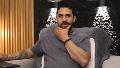 Snapshot of leo_diaz01 chatting on 31, 1, 2026 Leo Diaz online show from 31, 1, 2026