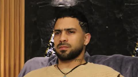 Snapshot of leo_diaz01 chatting on 5, 2, 2026 Leo Diaz online show from 5, 2, 2026